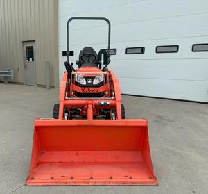 Tracteur Kubota neuf avec chargeur frontal de 25 ch, chargeur arrière de 50 ch, moteur - Product Image 2