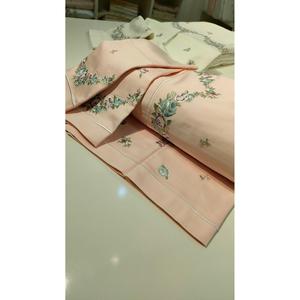 Set di copripiumino in raso di cotone ricamato composto da 6 pezzi.