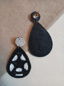 Boucles d'oreilles élégantes faites à la main de luxe «You Are Star» Boucles d'oreilles pendantes perlées avec broderie par glowin fashion - Product Image 4