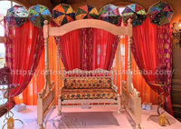 Ensemble de chaises Jhoola dorées tendance pour scène de Mehndi, siège rembourré pour mariage, cadre métallique sculpté élégant
