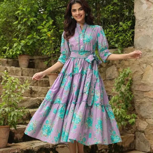 Robe indienne faite à la main en coton pour femmes, tenue de soirée élégante imprimée bohème à la mode, cadeau de mariée, approvisionnement ODM en vente - Product Image 1