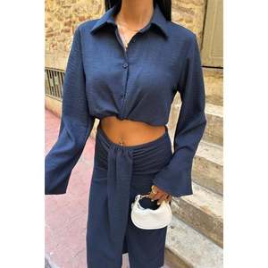 Conjunto de Top Corto Informal y Falda con Diseño Fruncido 10195 Hecho de Tela Crepé para la Temporada Primavera/Verano - Product Image 2