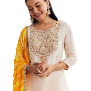 Moutarde Ombre Leheriya Kurta Sharara Set avec Cutdana Sequins Work et Dupatta pour les fêtes de mariage - Product Image 3