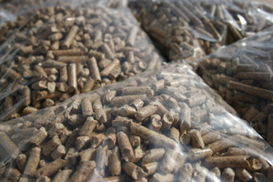 Bûches de chauffage en promotion, pas cher, DIN-A1-A2 (6-8mm), bois de pin et de hêtre, granulés de bois en sac - Product Image 6