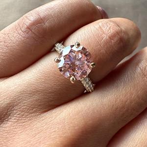 Bague de fiançailles en diamant de laboratoire de couleur rose de 3 carats, taille ronde, certifiée IGI, sertie pavé en or 14 carats, bague de mariage pour la mode féminine - Product Image 1