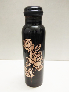 Bouteille d'eau en cuivre imprimée de luxe 99,98 % pur cuivre, bouteille d'eau ayurvédique 950 ml, qualité supérieure, aspect luxueux - Product Image 4