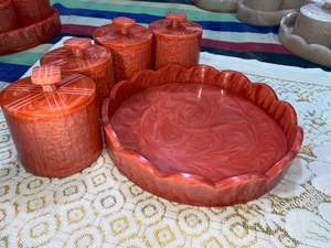 100% ensemble de quatre pots de qualité supérieure et plateau décoratif en résine couleur rouge - Product Image 3