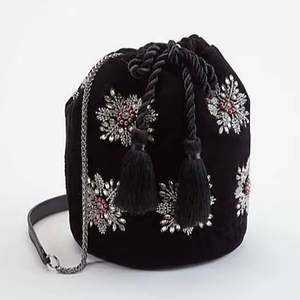 HERMOSAS bolsas POTLI de muñeca NEGRAS en tela de terciopelo con cuentas de cristal, bordado de perlas y DABKA para fiesta/boda = 2025 - Product Image 1