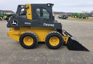 Minicargadora John Deere 320G de Alta Calidad y Bajo Precio, con Motor de Alta Eficiencia y Bomba Kubota, Caja de Cambios KYB - Product Image 4