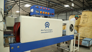 Máquina de Envasado por Termoencogimiento Semiautomática Eléctrica Confiable, Soluciones Eficientes para el Empaquetado de Cajas de Bebidas, Componentes Principales: Motor y Engranaje - Product Image 3
