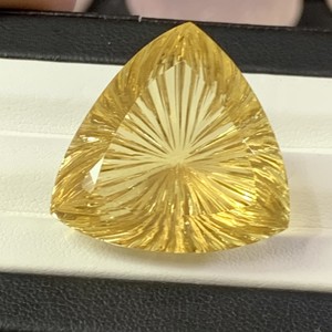 ลูกแพร์ตัดเหลี่ยมเพชรพลอยควอตซ์ธรรมชาติที่สวยงามเอฟเฟกต์การเปลี่ยนสี - Product Image 1