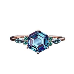 แหวนแต่งงานเงินแท้ 925 ทรงหกเหลี่ยมประดับอเล็กซานไดรต์ ดีไซน์คลาสสิกแบบหนามเตย ยี่ห้อ Shama Gems Jewels สีโรสโกลด์ รุ่นวินเทจ - Product Image 2