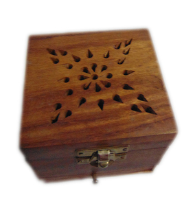 Caja de quemador de incienso Loban de madera cuadrada, hecho a mano Bakhoor quemador de madera, tapa tallada, cono Dhoop de resina, aromaterapia tradicional - Product Image 1