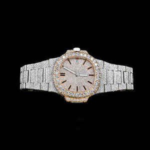 Montre Unisexe de Luxe en Diamant Glacé VVS Personnalisé Bracelet en Acier Inoxydable Moissanite de Haute Qualité Design Attrayant Direct India - Product Image 1