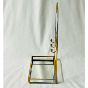 Vente en gros personnalisé design moderne et élégant bijoux en métal cintre support mini miroir plateau pour bijoux accessoires de maquillage - Product Image 4