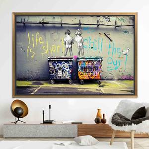 Tableau mural sur toile « La vie est courte » - Œuvre d'art graffiti imprimée, TOILE ENCADRÉE DORÉE - Product Image 1