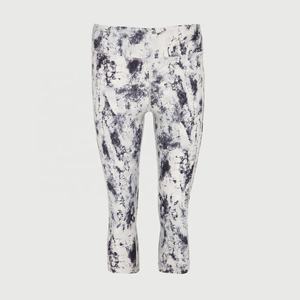 Leggings atléticos ligeros de tela de poliéster para mujer Leggings de yoga impresos sublimados - Product Image 5