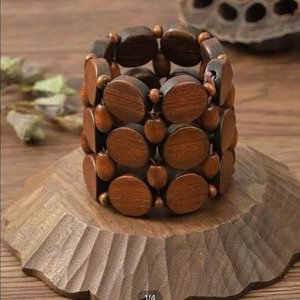 สร้อยข้อมือไม้ทำด้วยมือทรงกลมพร้อมกำไลแกะสลักรูปนางฟ้าเป็นมิตรต่อสิ่งแวดล้อมสำหรับงานแต่งงานและแฟชั่นประจำวัน - Product Image 3