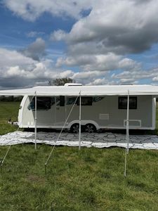 Caravane compacte 4x4 pour 4 personnes avec réfrigérateur, design moderne et léger, idéale pour le camping et les voyages en camion - Product Image 3