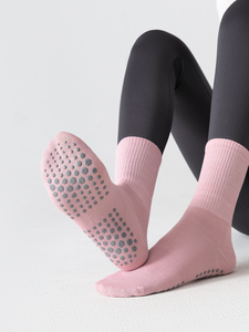 La mejor calidad 100% algodón Athletic Grip calcetines Unisex antideslizante y transpirable logotipo personalizable en blanco negro para deportes de fútbol - Product Image 5