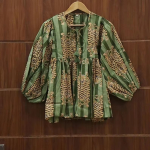 เดรสมินิเดรสสั้นพิมพ์ลายเสือเสื้อทูนิคคอลึกมีเชือกปิด - Product Image 1