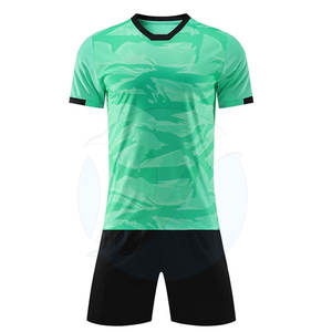 ชุดเล่นฟุตบอลของผู้ชายชุดฟุตบอลแบบยั่งยืนระบายอากาศขนาดพลัสไซส์ - Product Image 1