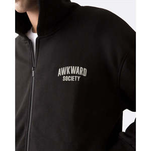 เสื้อฮู้ดดี้พรีเมียมสำหรับผู้ชาย ผ้าเทอร์รี่ปักลาย รับผลิตตามสั่งจำนวนมาก - Product Image 4