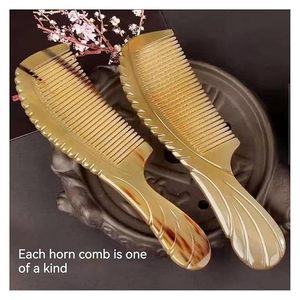 Peigne en corne fabriqué à la main de qualité supérieure pour le cuir chevelu des cheveux fins et le style de mode des cheveux frisés pour un usage domestique - Product Image 1