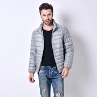 Vente en gros de vestes à capuche d'hiver en plumes de canard chaudes et légères pour l'extérieur avec logo personnalisé imperméable de taille plus pour hommes