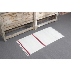 Alfombra pequeña vintage de 1.6x3.2 pies, alfombra turca blanca con lunares - Product Image 1