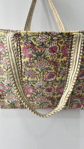 Bolso de hombro de algodón indio suave hecho a mano, bolso acolchado con estampado de arcoíris para viajes diarios, cierre abierto de moda con decoración de cadenas - Product Image 4