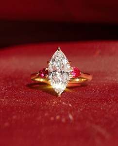 Anillo de compromiso de diamantes de corte Marquesa de 12x6mm, plata de ley chapada en oro de 18 quilates, piedras laterales Rojas, solitario para mujer, tres piedras - Product Image 3