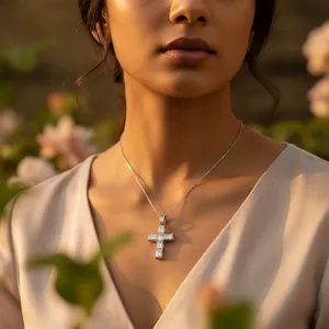 Pendentif croix en or blanc et or rose plaqué rhodium, zircon et diamant, pour femme, tendance et vintage, à porter au quotidien - Product Image 2