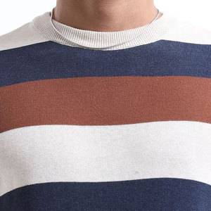 Suéter de Cuello Redondo para Hombre, Tejido de Felpa, Corte Regular, Informal, Invierno, Impresión Digital, Negro y Gris - Product Image 6