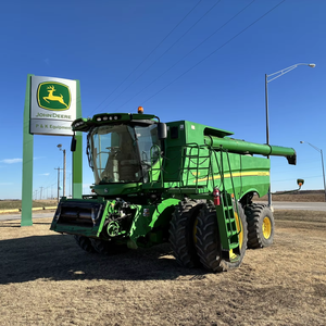 Maquinaria Agrícola Asequible, Cosechadora John Deere S680 en Venta - Product Image 1
