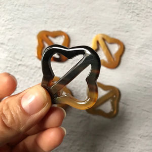 Anillo para Bufanda de Cuerno de Búfalo con Pulido Suave que Agrega Elegancia Suave y Sujeción Segura a Cualquier Bufanda de Alta Calidad - Product Image 1