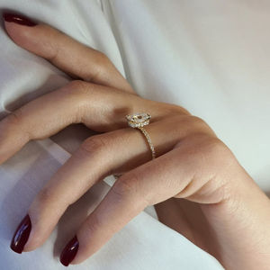 Bague de fiançailles classique Halo caché Moissanite coupe rayonnante en argent sterling 925 - Product Image 5