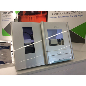 Machine de fraisage dentaire à 5 axes Roland DWX-52DC avec changeur de disque automatique - Product Image 4