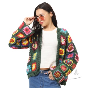 Giacca fatta a mano all'uncinetto da donna Cardigan in maglia Boho sostenibile da donna - Product Image 6