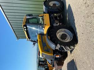 รถแทรกเตอร์ฟาร์ม JCBB Fastrac 3155 (R624) ขับเคลื่อน 4 ล้อ พร้อมเครื่องยนต์ FPT ระบบเกียร์แบบเฟือง  ชิ้นส่วนหลัก แบริ่ง ปั๊ม กล่องเกียร์ 160 แรงม้า - Product Image 3