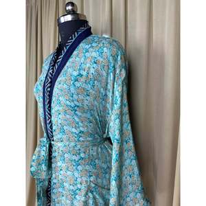 Vestido Kimono Bohemio Chic Vintage de Seda Reciclada para Mujer, Ideal para la Playa, el Resort, el Hogar o como Túnica de Baño - Product Image 6
