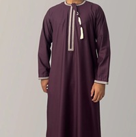 Thobe pour homme vert foncé à manches longues, longueur au sol, en coton, vêtement de prière modeste, style Moyen-Orient, brodé, avec col à nouer