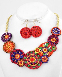 Collares de nueva tendencia hechos a mano, collares hechos a mano, diseño único, joyería hecha a mano, collares de cuentas de resina de la India - Product Image 1