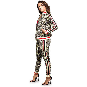 Ensemble de vêtements de sport pour femmes avec logo personnalisé, survêtement de jogging zippé / Nouveau design, survêtement en molleton deux pièces, confortable et élégant - Product Image 2