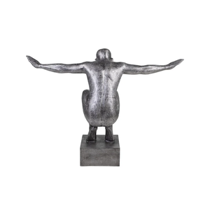 Hermosa escultura de aluminio de un nadador sentado listo para saltar al agua - Product Image 4