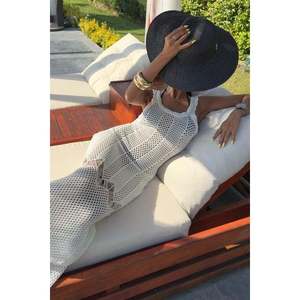 Robe en dentelle Romina à queue de poisson 2762, parfaite comme cache-maillot de bain chic pour femme - Product Image 4