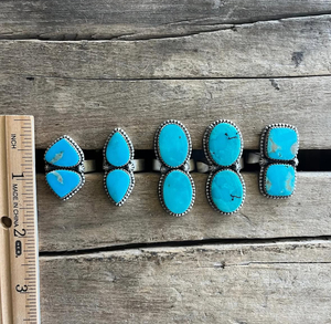 Anillo Ajustable de Plata de Ley con Dos Piedras de Turquesa Kingman en Corte Ovalado y Engaste de Bisel, Hecho a Mano, Estilo Sureño, para Bodas y Fiestas - Product Image 1