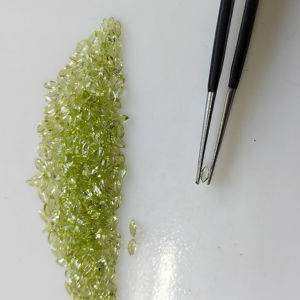 เพอริดอทธรรมชาติ 3x1.5 มม. ทรงมาร์ควิส คุณภาพดีที่สุด สำหรับทำเครื่องประดับ - Product Image 1