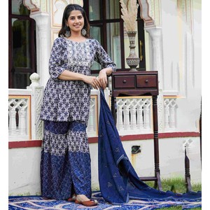 Conjunto de Kurti Corto Bordado con Estampado Ikat de Algodón Azul para Mujer con Sharara y Dupatta, Tallas M a XXL - Product Image 4