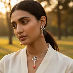 Conjunto de Pendientes Románticos con Colgante de Corazón Plateado con Gema de Coral y Diamante para Compromiso, Boda, Aniversario o Fiesta - Product Image 3